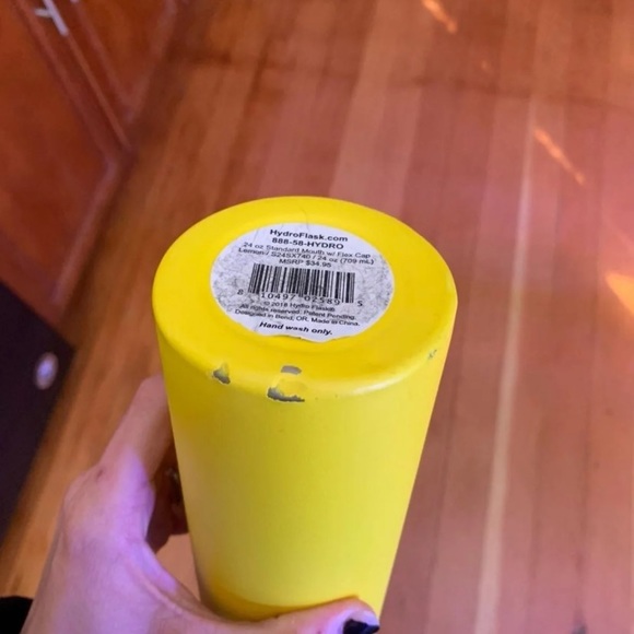 Hydro flask 24 oz Lemon Yellow - Picture 3 of 5